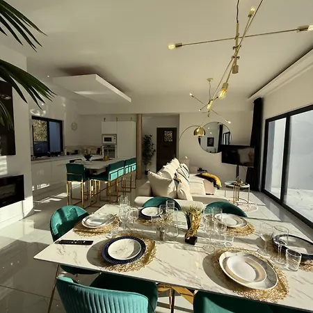 Holiday home Magnifique Maison Vue Detente Nature A Limoux